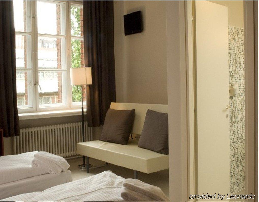 Plus Berlin Hostel Und Hotel Exterior photo