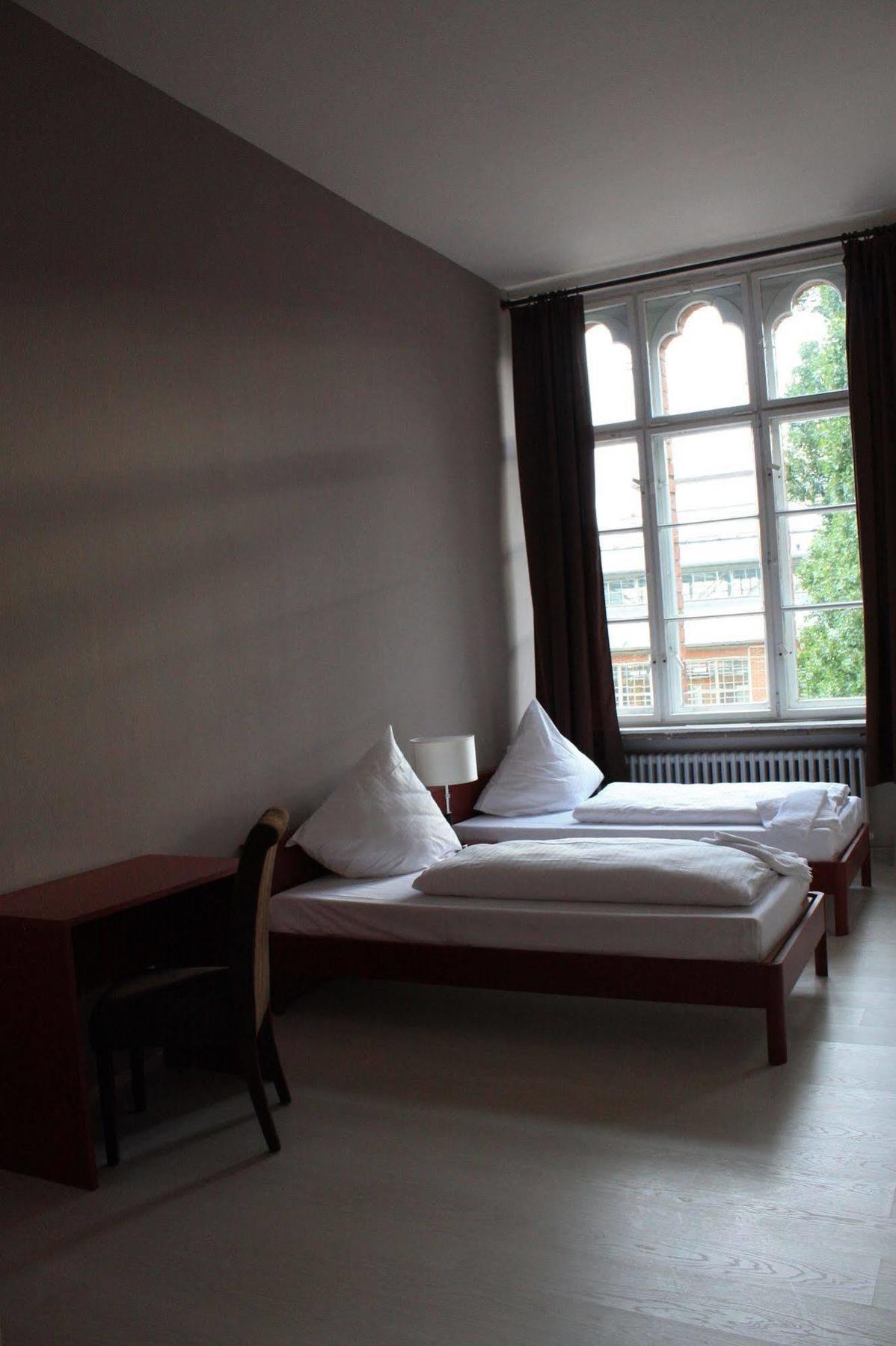 Plus Berlin Hostel Und Hotel Exterior photo